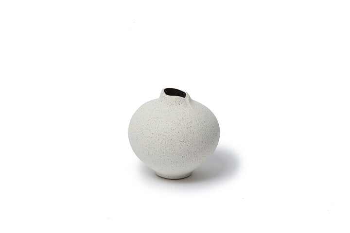 LINE Vase medium Sand White