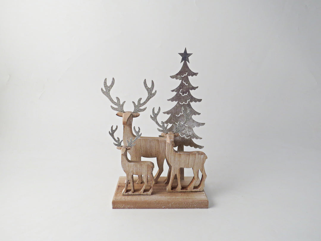 3 Reindeers With Tree