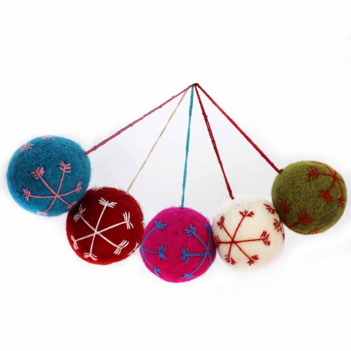 Handmade Felt Round Snowﬂake Baubles Christmas Hanging Decorations
