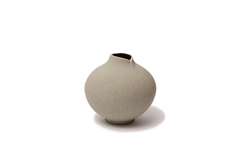Line X-Large Vase Sand Grey